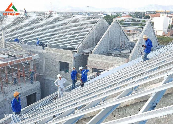 Sửa chữa Lợp mái tôn tại Đống Đa uy tín - Tập Đoàn Việt lop-mai-ton-08