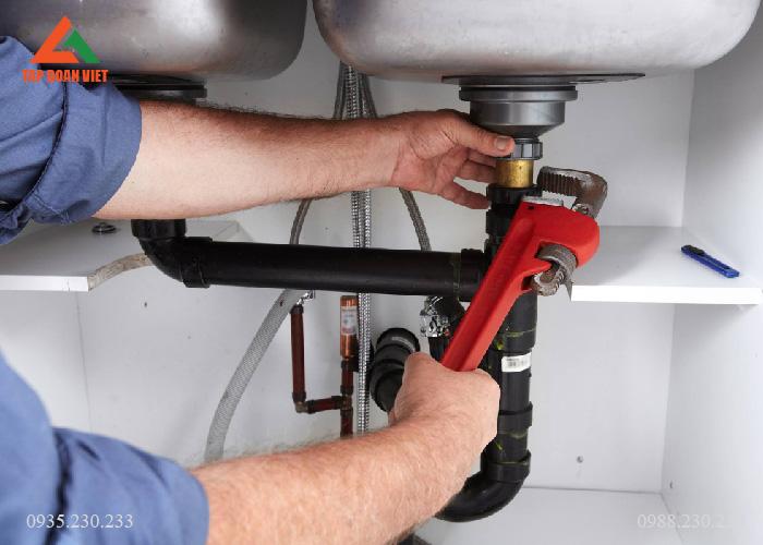 Lắp đặt điện nước tại Long Biên uy tín, thi công nhanh - Tập Đoàn Việt sua-dien-nuoc-03