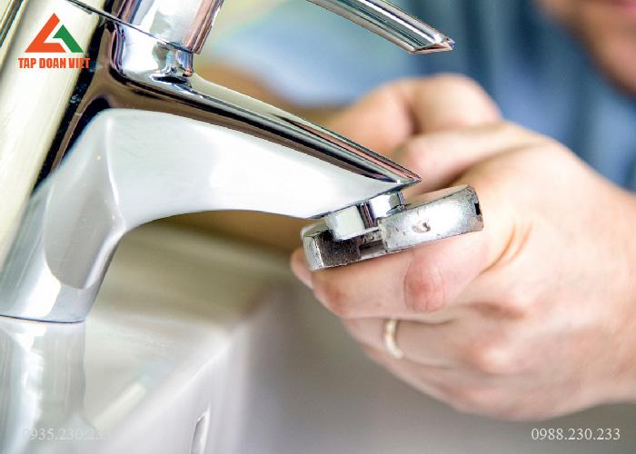 Sửa điện nước tại Long Biên nhanh, rẻ, thợ tận tâm, làm ngày đêm - Tập Đoàn Việt sua-dien-nuoc-06