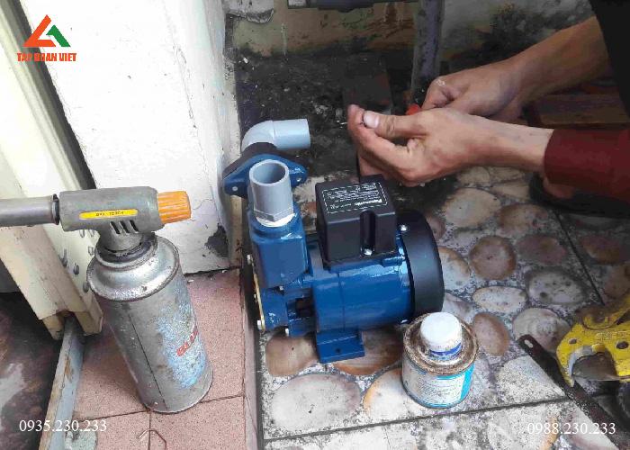 Sửa máy bơm nước tại Long Biên giá rẻ - Tập Đoàn Việt sua-may-bom-03