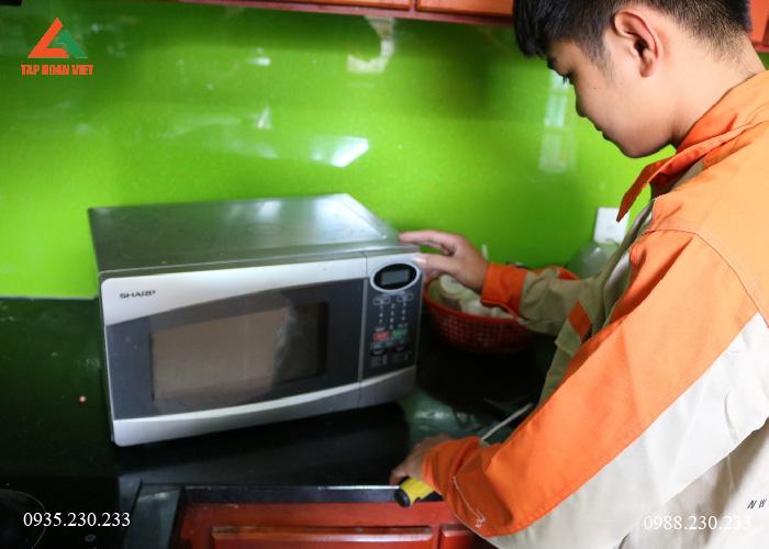 Sửa lò vi sóng tại Royal City nhanh chóng-uy tín-chất lượng - Tập Đoàn Việt lo-vi-song-01