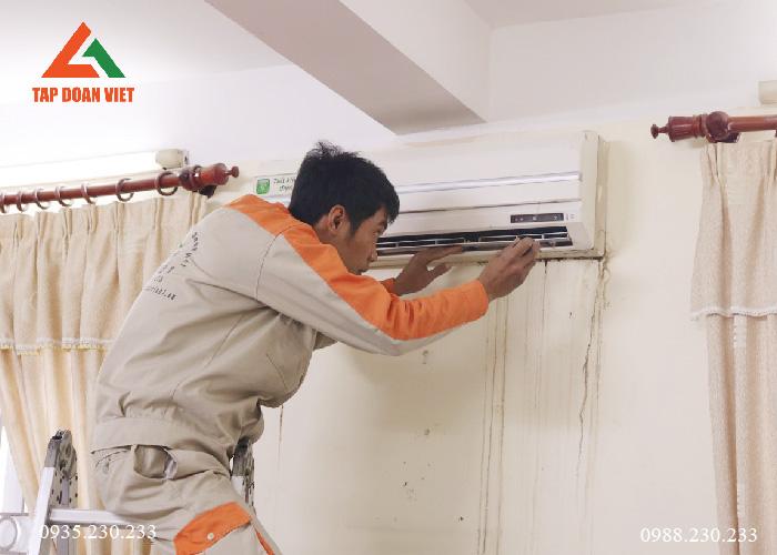 Sửa Điều Hòa Đống Đa Giá Rẻ, thợ tận tâm - Tập Đoàn Việt Loi E4 Dieu Hoa Funiki Cach Sua