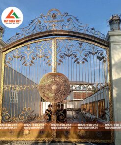 Cổng nhà sắt hộp sang trọng, hiện đại