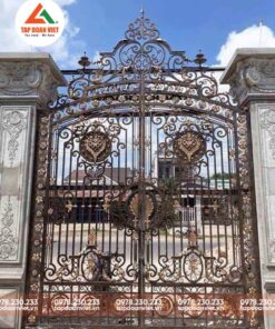 Cổng sắt 2 cánh biệt thự đơn giản, trang nhã - Tập Đoàn Việt cong sat 2 canh biet thu 2