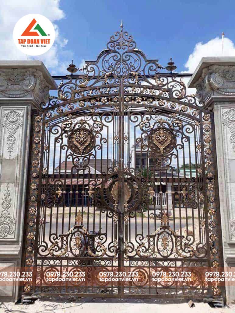 Cổng sắt 2 cánh biệt thự đơn giản, trang nhã - Tập Đoàn Việt Cổng sắt 2 cánh biệt thự đơn giản, trang nhã - Ảnh 2