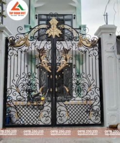 Cổng sắt 2 cánh biệt thự đơn giản, trang nhã - Tập Đoàn Việt cong sat 2 canh biet thu 3