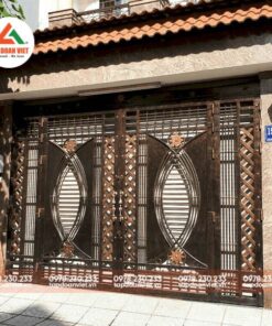 Cổng sắt lùa 4 cánh hiện đại, độc đáo - Tập Đoàn Việt cong sat lua 4 canh 5