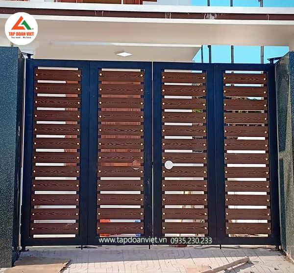 Cổng sắt lùa 4 cánh hiện đại, độc đáo - Tập Đoàn Việt Cổng sắt lùa 4 cánh hiện đại, độc đáo - Ảnh 3