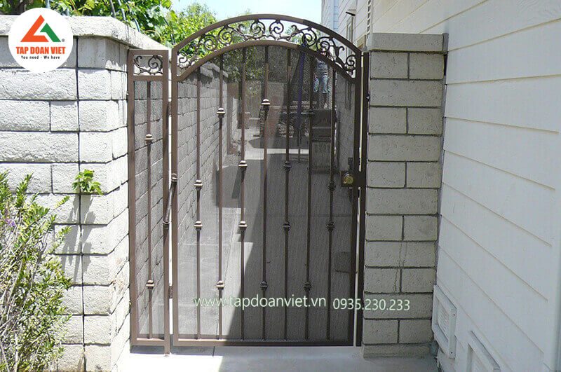 Cửa cổng sắt hộp 1 cánh đẹp, mới lạ - Tập Đoàn Việt Cửa cổng sắt hộp 1 cánh đẹp, mới lạ - Ảnh 2