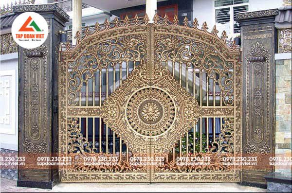 Cửa cổng sắt hộp kiểu dáng mới lạ, trang nhã - Tập Đoàn Việt Cửa cổng sắt hộp kiểu dáng mới lạ, trang nhã - Ảnh 4