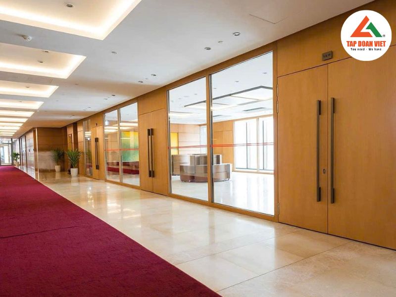 Lắp đặt cửa kính cường lực khung gỗ uy tín, chuyên nghiệp - Tập Đoàn Việt Cua Kinh Cuong Luc Khung Go Uu Diem