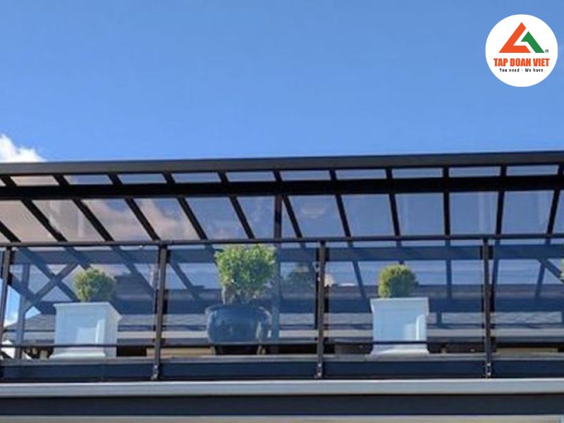 Dịch vụ lắp đặt mái kính ban công đẹp chuyên nghiệp, giá rẻ - Tập Đoàn Việt Mai Kinh Ban Cong Cau Tao